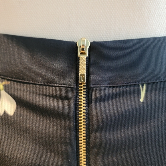 ❤️TED BAKER NAVY BLUE FLORAL SHORT - Picture 7 of 9